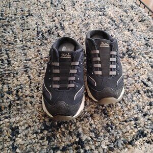 Skechers Air-Cooled Memory Foam Slip-on Sneakers. Size US 8.